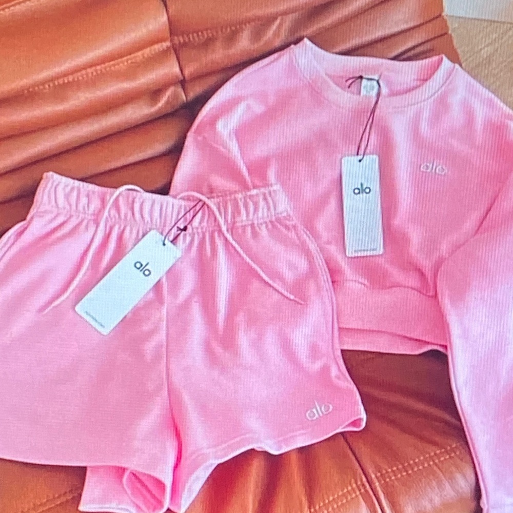 ALO Yoga Pink Velour Lounge Sweatshirt and Shorts Set Size M